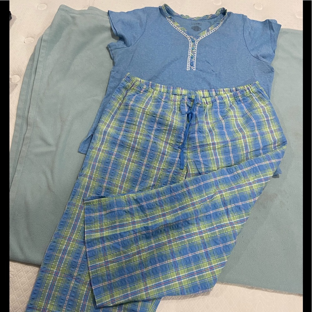 Beautiful pjs for this summer.